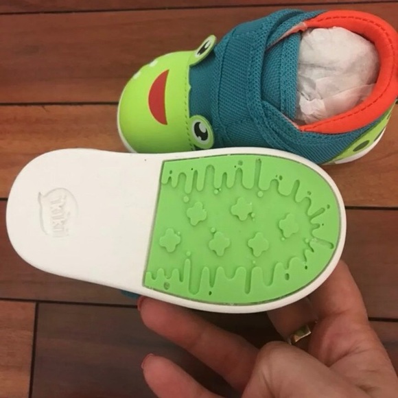 Sold🚫❌ toddler shoes size 4 - Picture 6 of 6